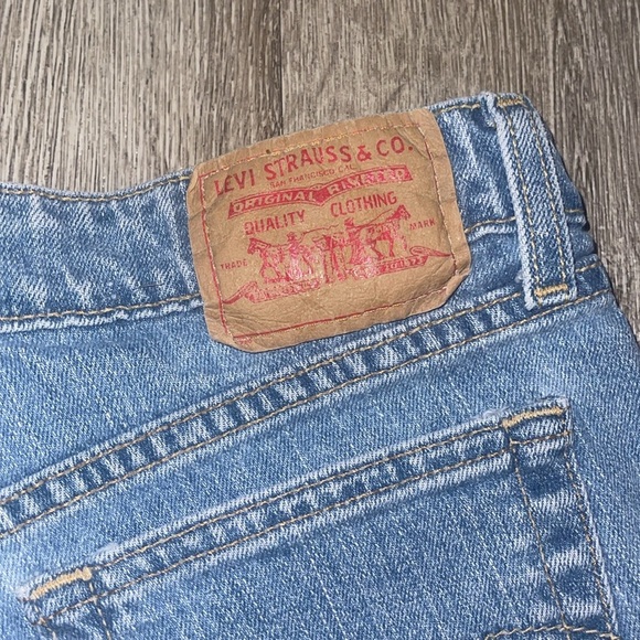 Vintage Levi’s Women's Blue Denim Shorts size 9 super low stretch 2 inch inseam - Picture 4 of 7